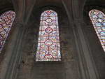 Chartres Glasfenster im inneren der Kathedrale von Chartres.